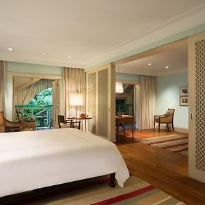 Executive Suite One Bedroom Garden View King Bed